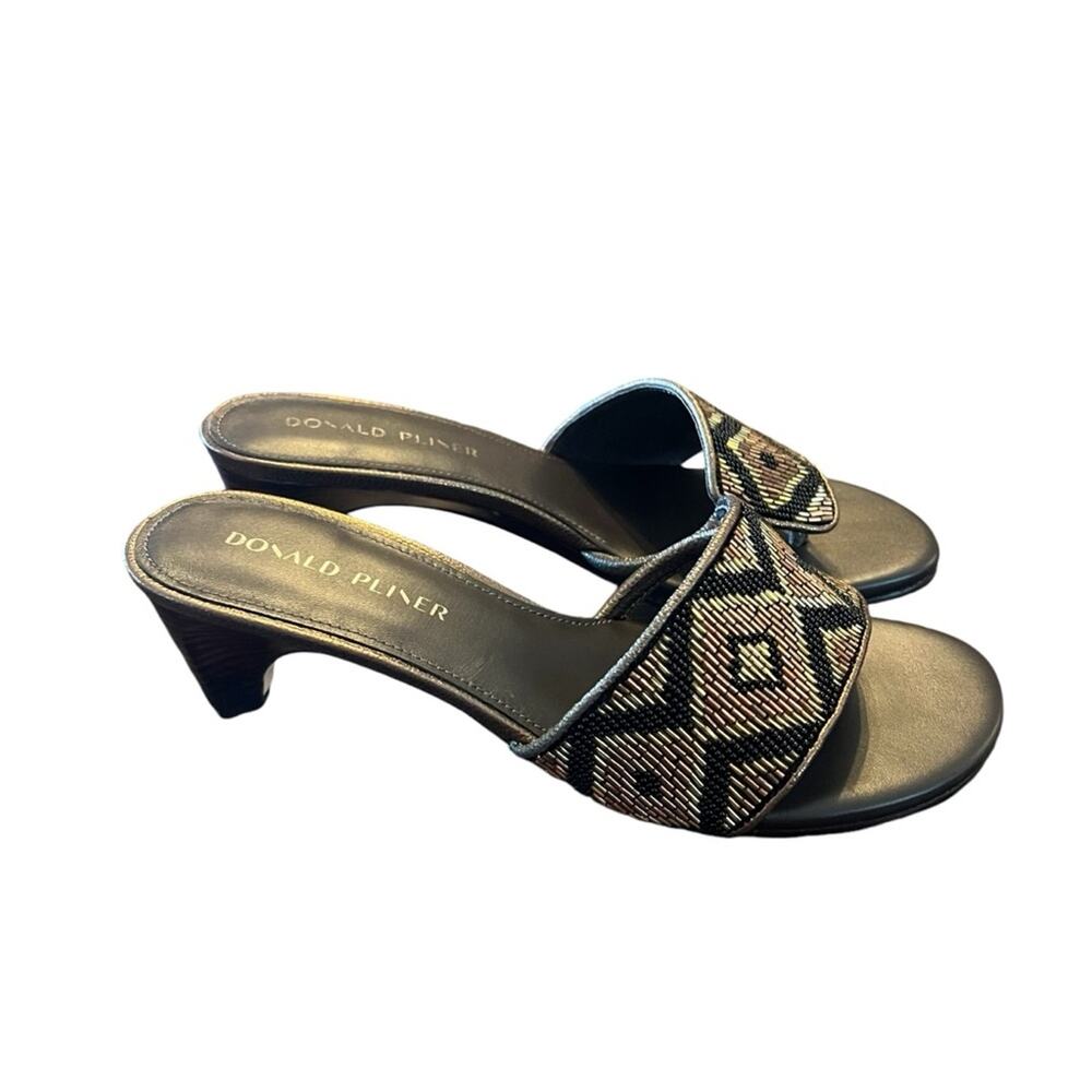 Donald J Pliner Vimms Beaded Slip On Sleek Elegant Heels Toe Post NEW Size 8.5 - Picture 6 of 13